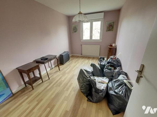 NEUVILLE SUR SAÔNE appartement trois pièces 70m² cave et emplacement de parking