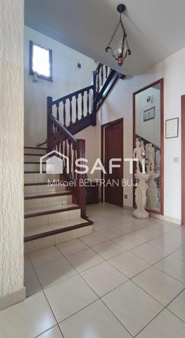 Villa T8 de 250 m² sur parcelle de 840 m²