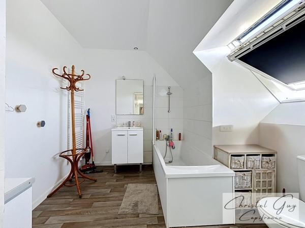 Grande maison familiale à vendre DPE B – 242 m², 8 chambres, terrain de 3 589 m² à 30 min du Mans (72)