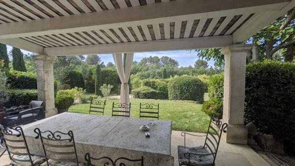 Belle villa de plain pied dans un écrin de verdure