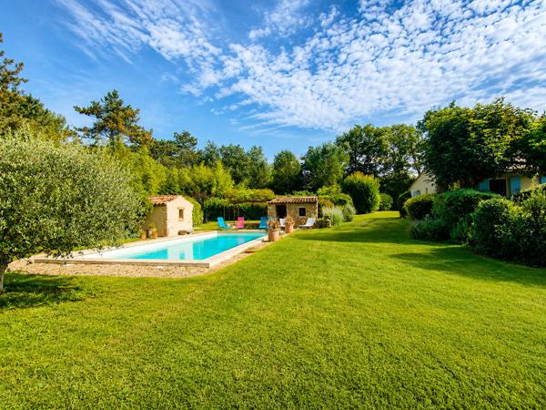 Belle villa de plain pied dans un écrin de verdure