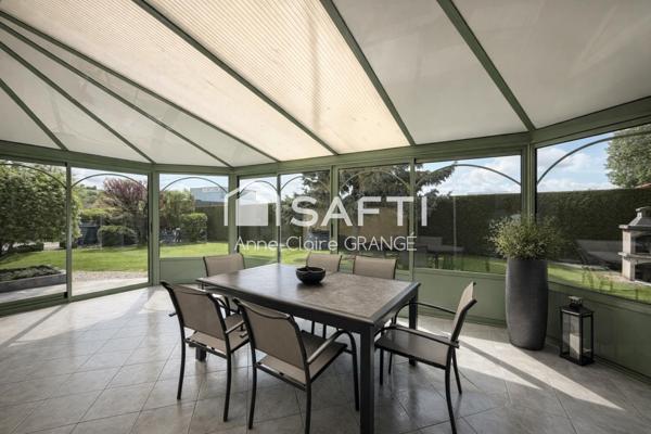 BIEN RARE avec fort potentiel + HANGAR 200 m² + SPA + EXTÉRIEURS SOIGNÉS – Sillé-le-Guillaume