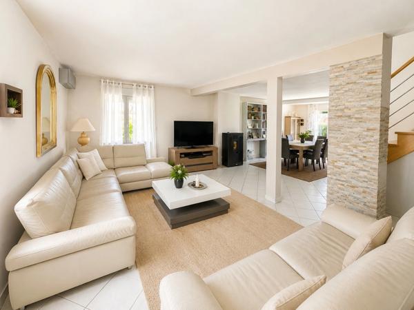 ELEGANTE MAISON NEO-BRETONNE RENOVEE VIE DE PLAIN-PIED A BRECH | 126 m² | 4 chambres | Terrain clos de 600 m² | DPE performant  BRECH (56)