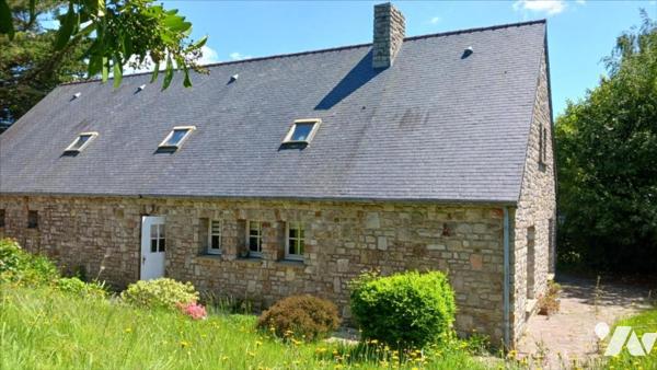 Autonomie complète de plain-pied. Pavillon avec petite vue sur la Mer et la Hougue sur 2.339 m² de t