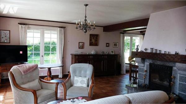 Autonomie complète de plain-pied. Pavillon avec petite vue sur la Mer et la Hougue sur 2.339 m² de t