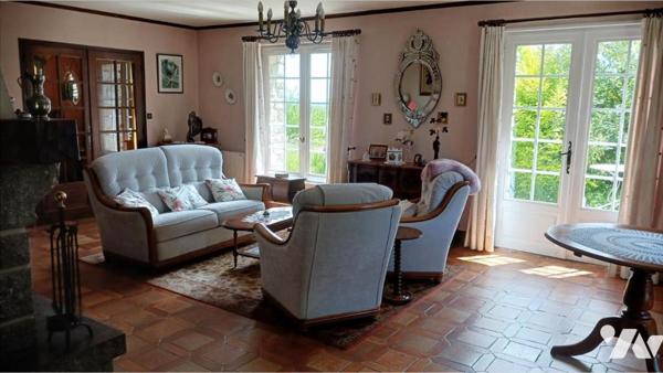 Autonomie complète de plain-pied. Pavillon avec petite vue sur la Mer et la Hougue sur 2.339 m² de t