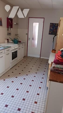 Autonomie complète de plain-pied. Pavillon avec petite vue sur la Mer et la Hougue sur 2.339 m² de t