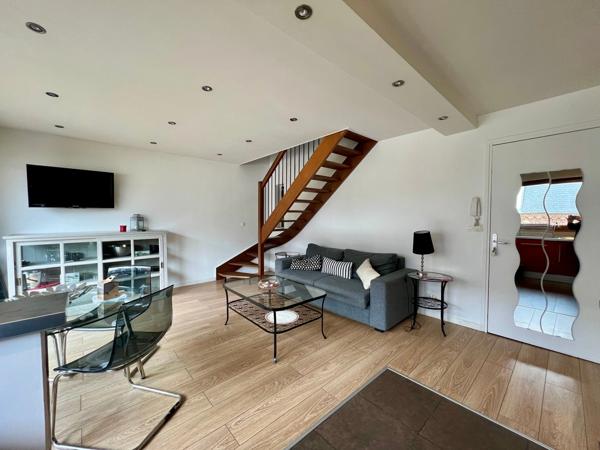 DEAUVILLE – Adresse d’exception à deux pas de la plage et du centre -Duplex lumineux avec balcon