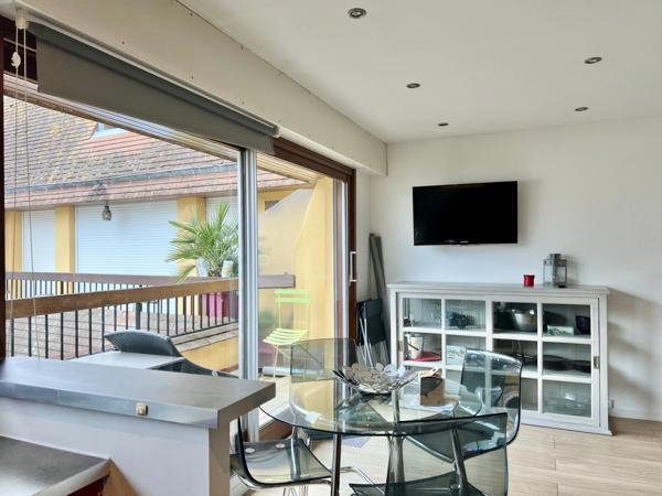 DEAUVILLE – Adresse d’exception à deux pas de la plage et du centre -Duplex lumineux avec balcon