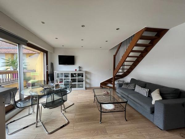 DEAUVILLE – Adresse d’exception à deux pas de la plage et du centre -Duplex lumineux avec balcon