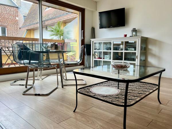 DEAUVILLE – Adresse d’exception à deux pas de la plage et du centre -Duplex lumineux avec balcon
