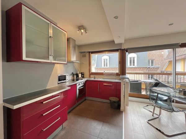 DEAUVILLE – Adresse d’exception à deux pas de la plage et du centre -Duplex lumineux avec balcon