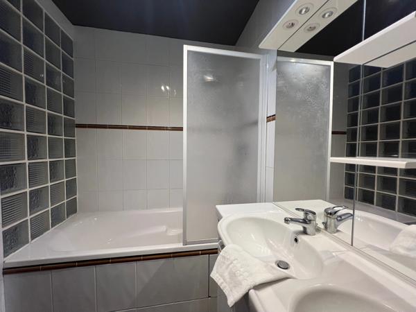 DEAUVILLE – Adresse d’exception à deux pas de la plage et du centre -Duplex lumineux avec balcon