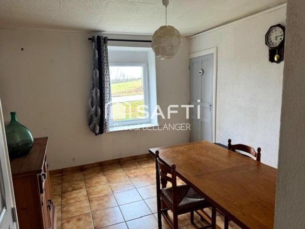 Découvrez cette charmante maison de 6 pièces à Servant (habitable de suite), offrant une surface habitable de 132 m² sur un vaste terrain de 2930m²