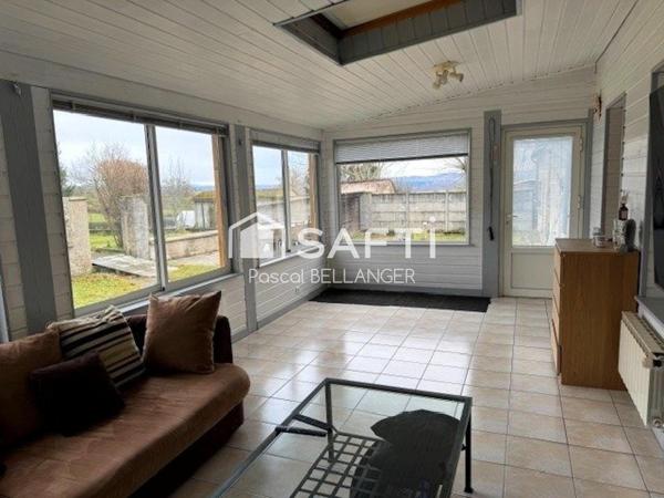 Découvrez cette charmante maison de 6 pièces à Servant (habitable de suite), offrant une surface habitable de 132 m² sur un vaste terrain de 2930m²