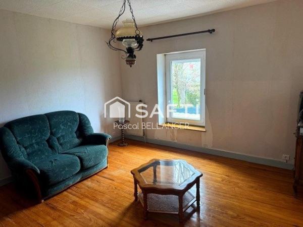 Découvrez cette charmante maison de 6 pièces à Servant (habitable de suite), offrant une surface habitable de 132 m² sur un vaste terrain de 2930m²