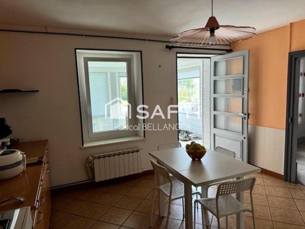 Découvrez cette charmante maison de 6 pièces à Servant (habitable de suite), offrant une surface habitable de 132 m² sur un vaste terrain de 2930m²