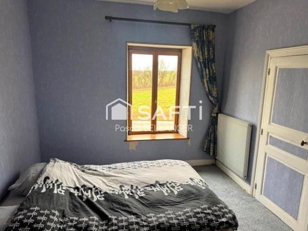 Découvrez cette charmante maison de 6 pièces à Servant (habitable de suite), offrant une surface habitable de 132 m² sur un vaste terrain de 2930m²