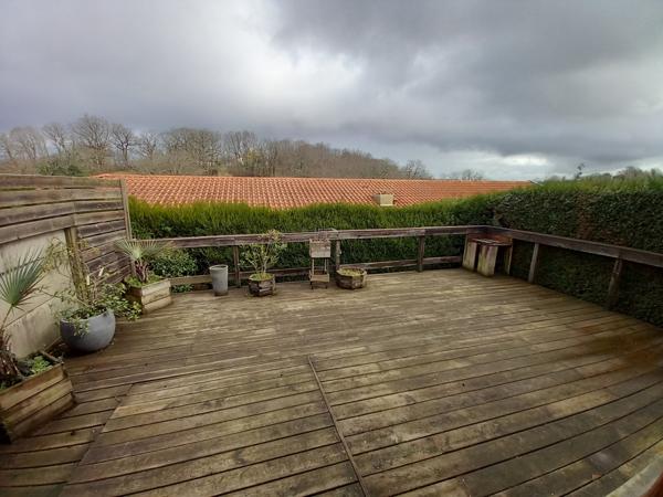 Urcuit (64990) Maison mitoyenne un T 3 rez de plain-pied, terrasse, parking.Urcuit centre ville