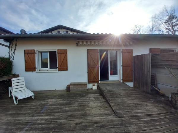 Urcuit (64990) Maison mitoyenne un T 3 rez de plain-pied, terrasse, parking.Urcuit centre ville