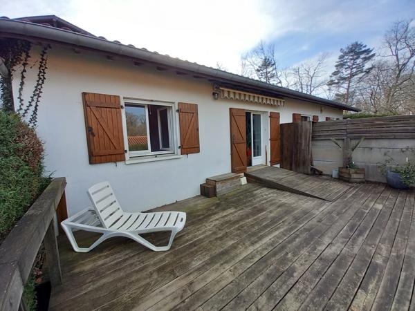 Urcuit (64990) Maison mitoyenne un T 3 rez de plain-pied, terrasse, parking.Urcuit centre ville