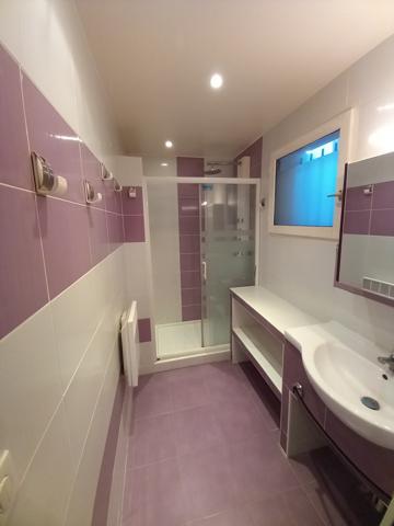 Urcuit (64990) Maison mitoyenne un T 3 rez de plain-pied, terrasse, parking.Urcuit centre ville