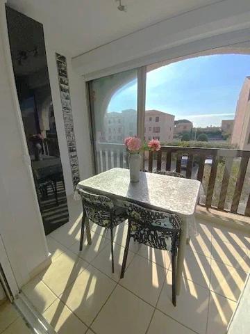 Vente                                                      Appartement
                        
                     1 pièces                      18 m2                     à La Londe-les-Maures