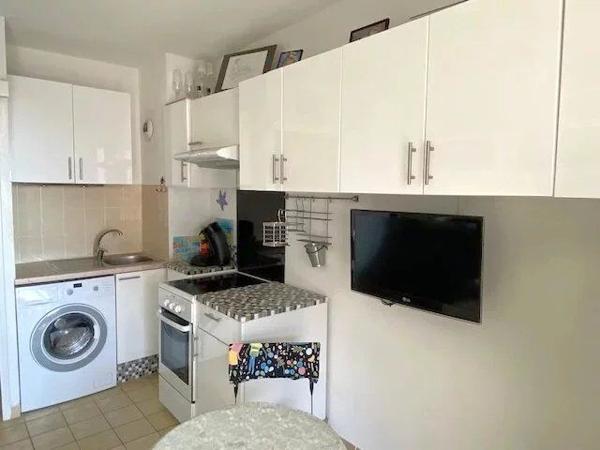 Vente                                                      Appartement
                        
                     1 pièces                      18 m2                     à La Londe-les-Maures