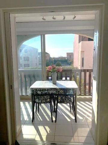Vente                                                      Appartement
                        
                     1 pièces                      18 m2                     à La Londe-les-Maures