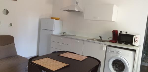 EXCLUSIVITÉ VEDENE - GRAND AVIGNON - APPARTEMENT/MAISON DE PLAIN PIED DE TYPE 2 Loyer 418€ pour PERSONNE SEULE OU ETUDIANT AVEC TERRASSE ET 1 PL DE PARKING