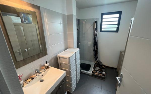 Appartement à vendre    3 pièces •  Cayenne