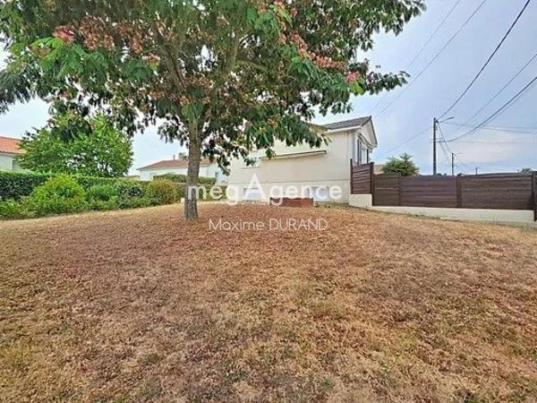 Maison à SAINT-PIERRE-DES-ECHAUBROGNES, 79700 - 6 pièces 110m²