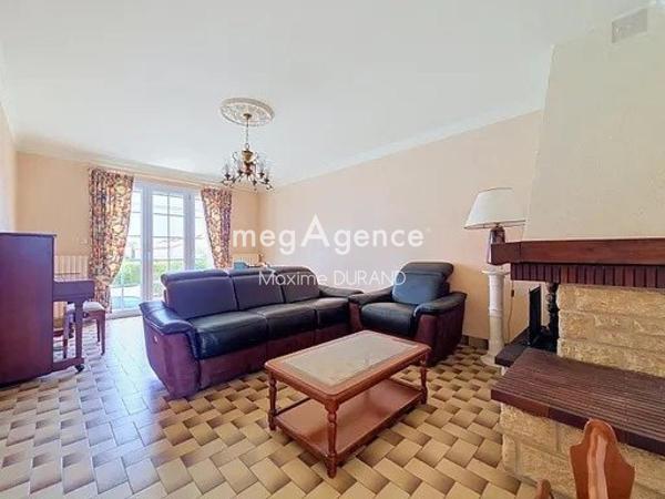 Maison à SAINT-PIERRE-DES-ECHAUBROGNES, 79700 - 6 pièces 110m²