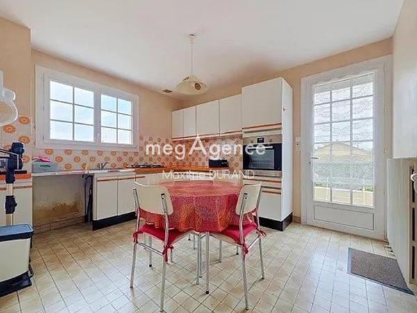 Maison à SAINT-PIERRE-DES-ECHAUBROGNES, 79700 - 6 pièces 110m²