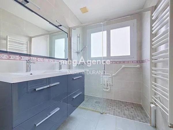 Maison à SAINT-PIERRE-DES-ECHAUBROGNES, 79700 - 6 pièces 110m²