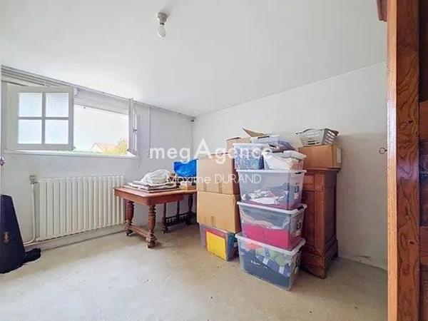 Maison à SAINT-PIERRE-DES-ECHAUBROGNES, 79700 - 6 pièces 110m²
