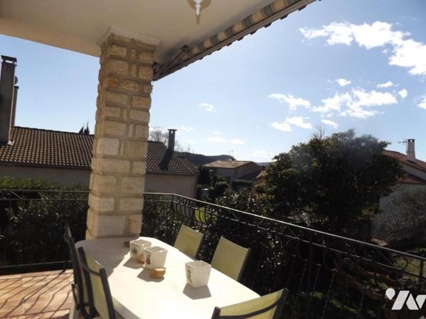 Grande villa sur 1400 m² de jardin avec piscine