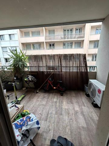 Location                                                      Appartement
                        
                     4 pièces                      81 m2                     à Villeurbanne