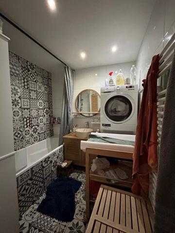 Location                                                      Appartement
                        
                     4 pièces                      81 m2                     à Villeurbanne