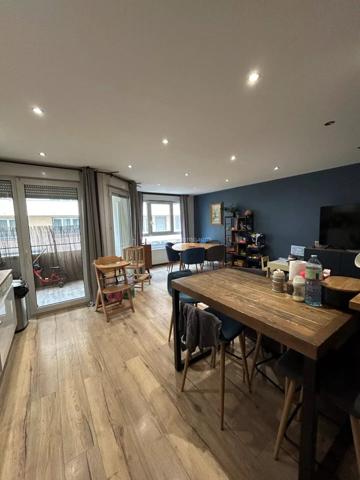 Location                                                      Appartement
                        
                     4 pièces                      81 m2                     à Villeurbanne