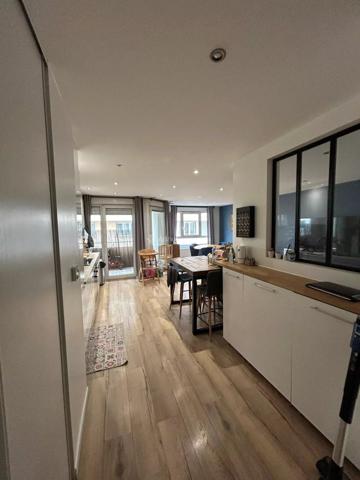 Location                                                      Appartement
                        
                     4 pièces                      81 m2                     à Villeurbanne