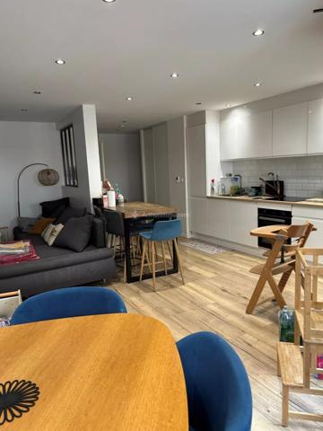 Location                                                      Appartement
                        
                     4 pièces                      81 m2                     à Villeurbanne