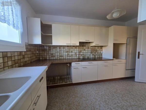 Location - Appartement Reims 51100 4 pièces 86 m 2