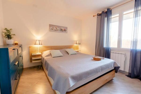 Maison à HYERES, 83400 - 8 pièces 120m²