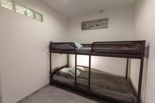 Maison à HYERES, 83400 - 8 pièces 120m²