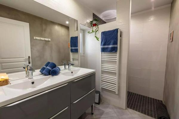 Maison à HYERES, 83400 - 8 pièces 120m²