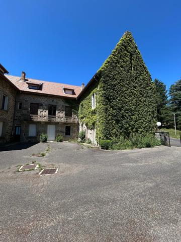 Immeuble à SAINT-GENEST-MALIFAUX, 42660 - 1089m²