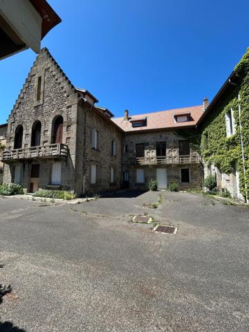 Immeuble à SAINT-GENEST-MALIFAUX, 42660 - 1089m²