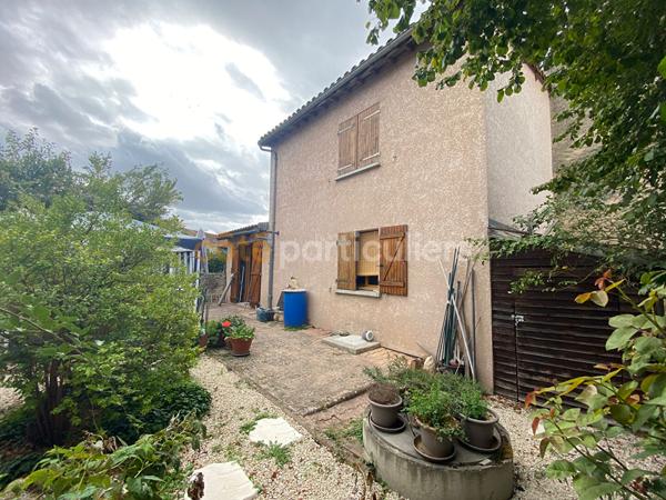 Vente
                Maison101,11 m² - 5 Pièces -
                    LEZOUX (63190)