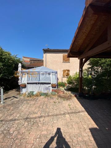 Vente
                Maison101,11 m² - 5 Pièces -
                    LEZOUX (63190)